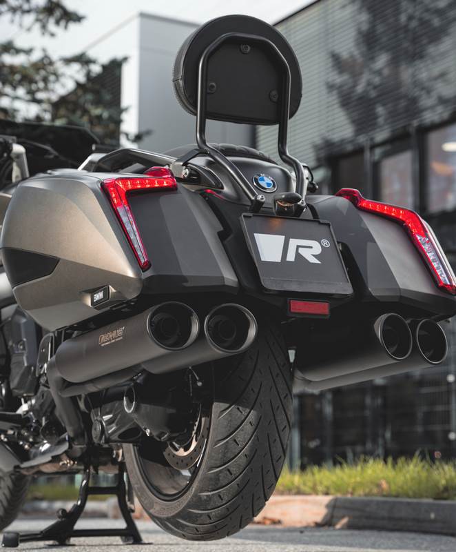 カスタムマフラー（左／右スポーツ排気システム、ステンレスブラック）、ステンレスヘッダー（6-2、触媒なし）、純正ヘッダーの代替品、レース番号無し