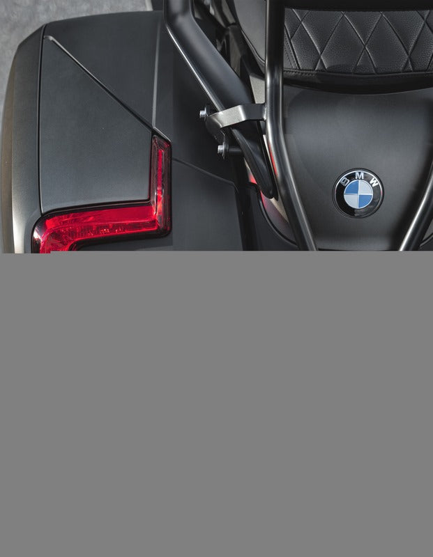 カスタムマフラー（左／右スポーツ排気システム、ステンレスブラック）、ステンレスヘッダー（6-2、触媒なし）、純正ヘッダーの代替品、レース番号無し