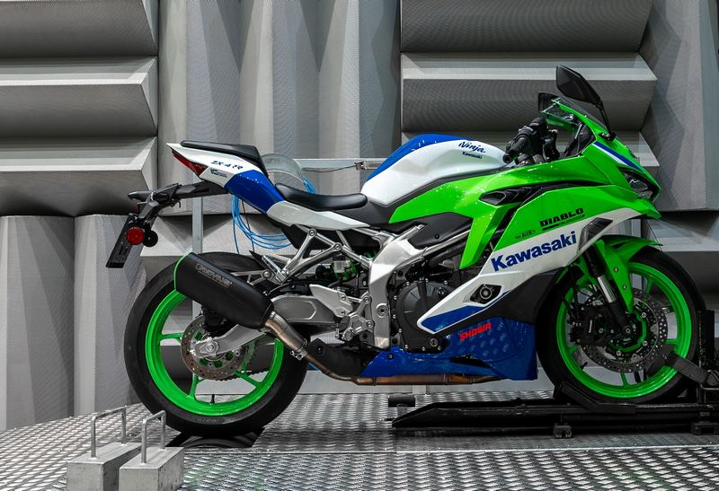 スリップオンNXTレーシングスポーツエキゾースト、ステンレスブラック＆グリーン、接続チューブレーシング