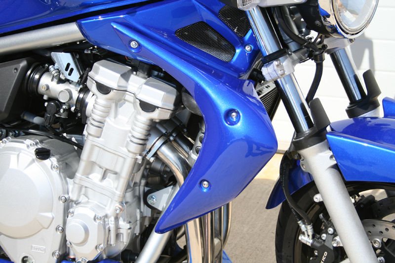 S2-Concept / S2コンセプト ラジエータースクープ BANDIT 650 塗装済み ブルー グレー | 1257