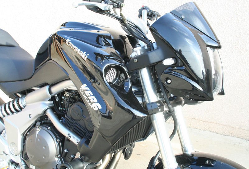 S2-Concept / S2コンセプト ラジエータースクープ VERSYS 塗装済み ブルー | K674