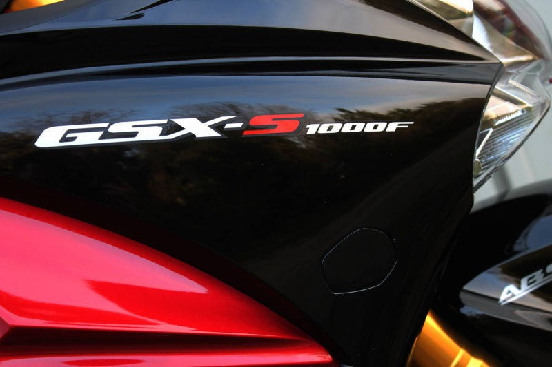 S2-Concept / S2コンセプト ホールキャップ カバー GSXS-F 1000 and 塗装済み ブラック | S1028