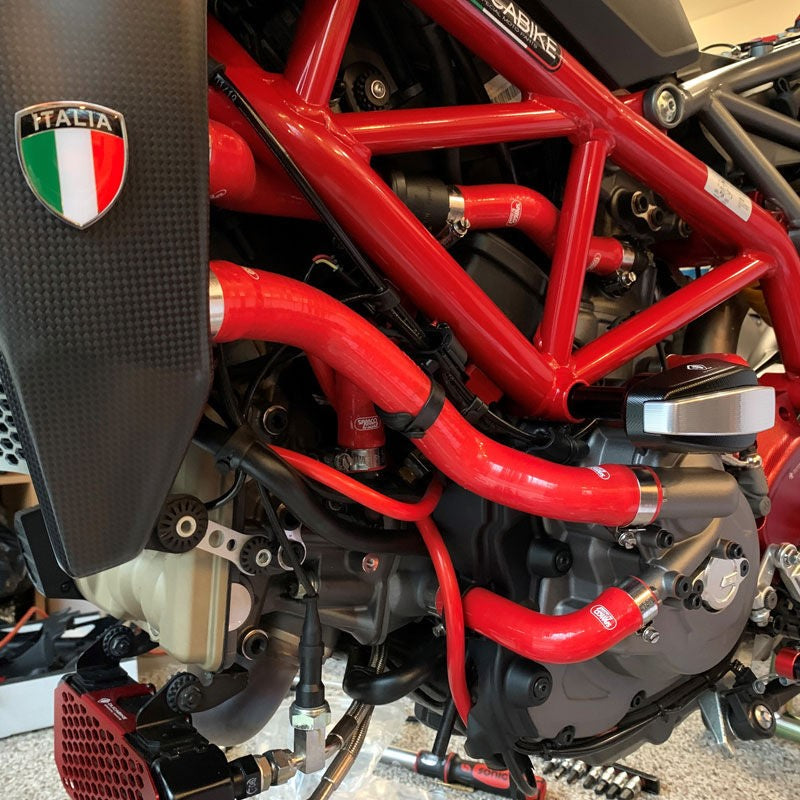 サムコスポーツ / Samco Sport Ducati Hypermotard 950 / 950 SP 2019-2020 8 ピース シリコンラジエーター クーラントホースキット | DUC-33-RD