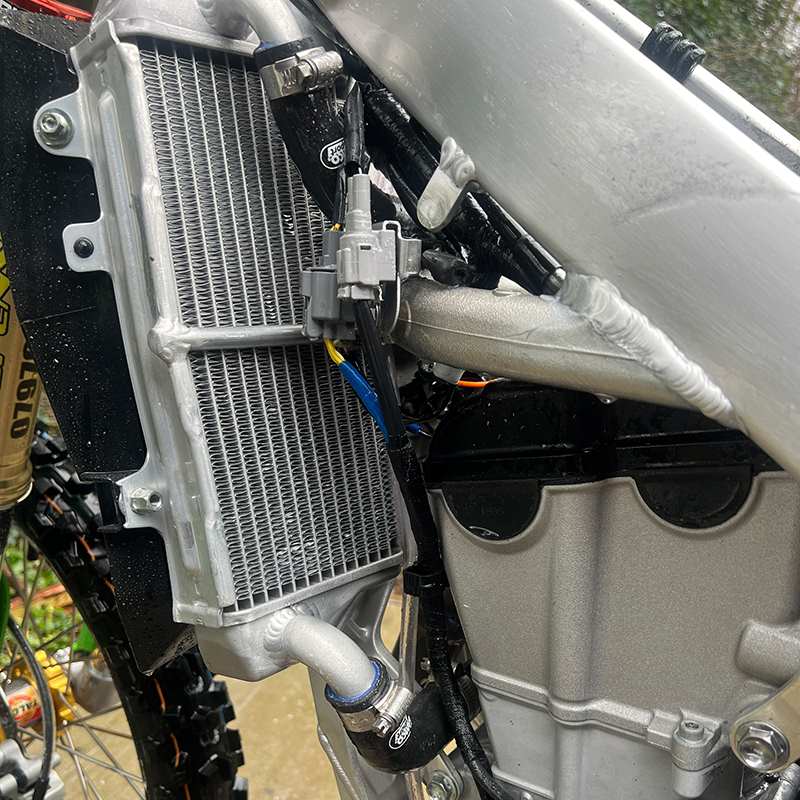 Samco Sport / サムコスポーツ シリコンラジエータークーラントホースキット Kawasaki KX 450 F 2024 - 2025 6 ピース OEM 交換品 | KAW-103