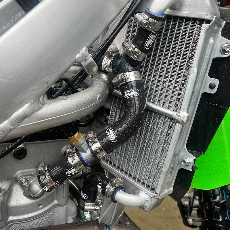 Samco Sport / サムコスポーツ シリコンラジエータークーラントホースキット Kawasaki KX 450 F 2024 - 2025 6 ピース OEM 交換品 | KAW-103