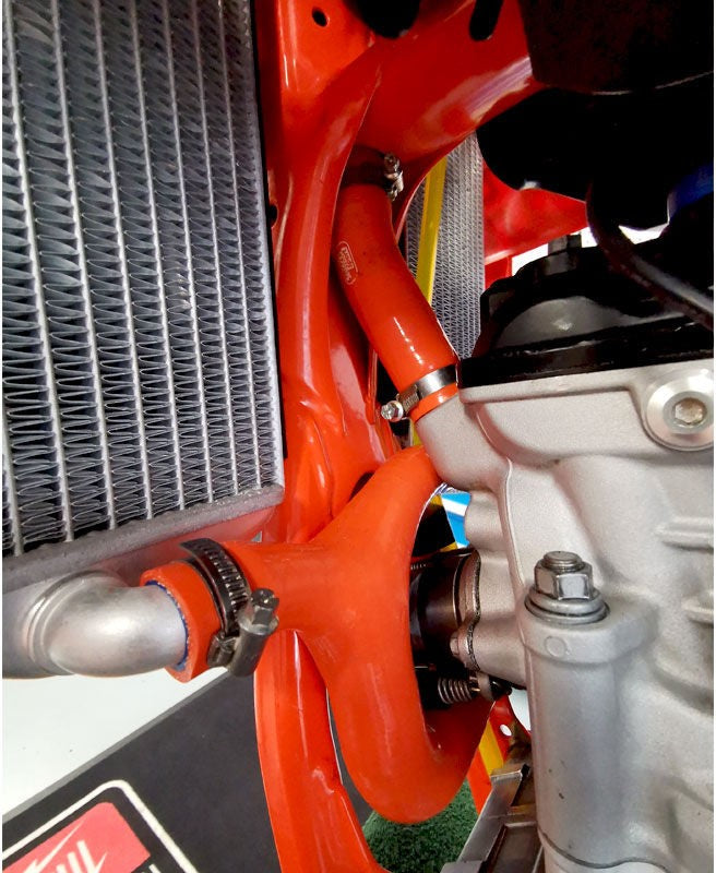 サムコスポーツ / Samco Sport Gas Gas MC 250F 2021 2 ピース Y-ピース レースデザインシリコンラジエーター クーラントホースキット | KTM-106-OR