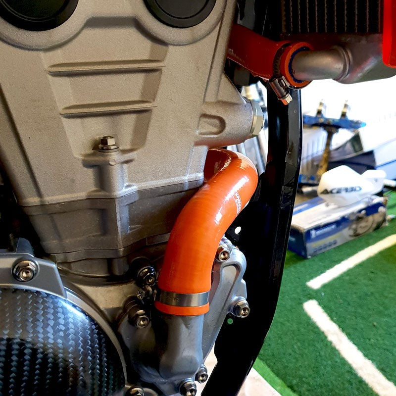 サムコスポーツ / Samco Sport Gas Gas MC 250F 2021 2 ピース Y-ピース レースデザインシリコンラジエーター クーラントホースキット | KTM-106-OR