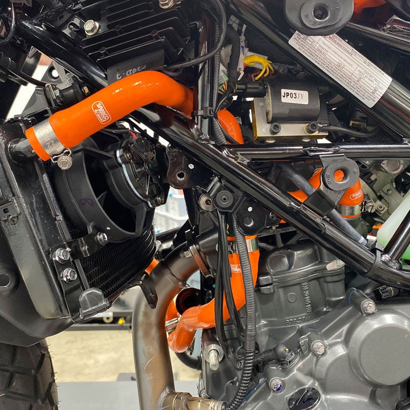サムコスポーツ / Samco Sport KTM 390 アドベンチャー 2020 - 2021 4 ピース シリコンラジエーター クーラントホースキット | KTM-124-OR
