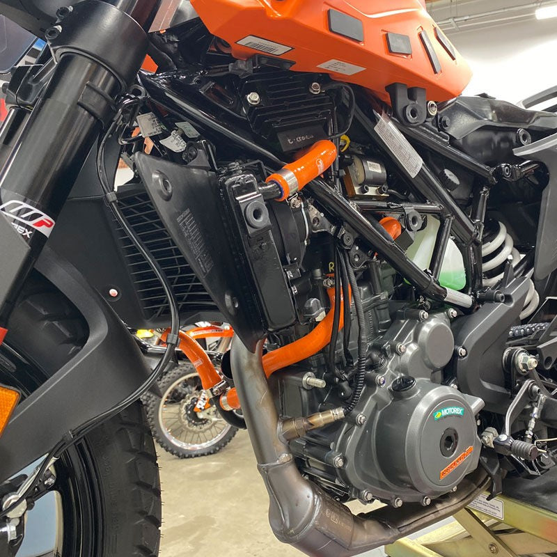 サムコスポーツ / Samco Sport KTM 390 アドベンチャー 2020 - 2021 4 ピース シリコンラジエーター クーラントホースキット | KTM-124-OR