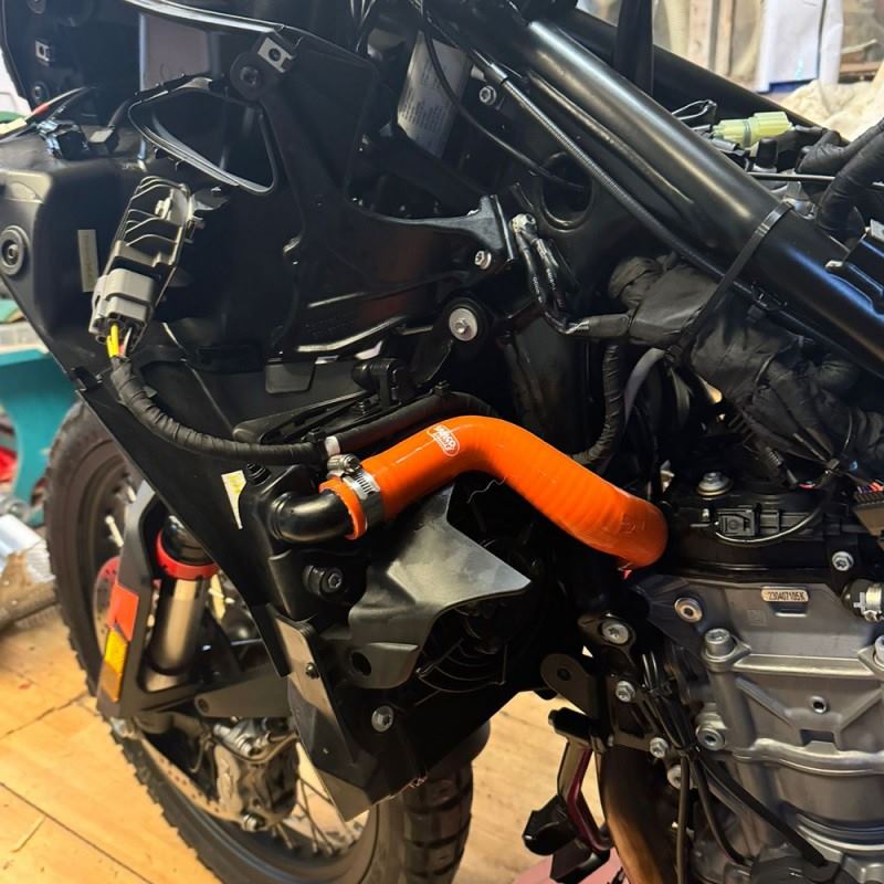 Samco Sport / サムコスポーツ シリコンラジエータークーラントホースキット KTM 790 アドベンチャー 2023 - 2024 2 ピース | KTM-136