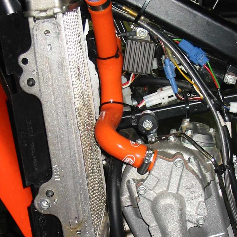 サムコスポーツ / Samco Sport KTM 450 SX 2001 - 2006 3 ピース シリコンラジエーター クーラントホースキット | KTM-4-OR