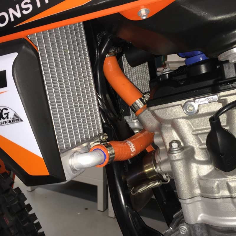 サムコスポーツ / Samco Sport KTM 250 EXC-F 2017 - 2019 3 ピース サーモスタットバイパス シリコンラジエーター クーラントホースキット | KTM-80-OR