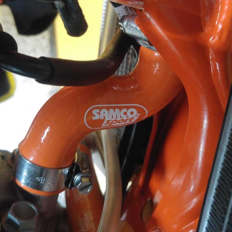 サムコスポーツ / Samco Sport KTM 450 EXC-F 2017 - 2019 3 ピース サーモスタットバイパス シリコンラジエーター クーラントホースキット | KTM-92-OR