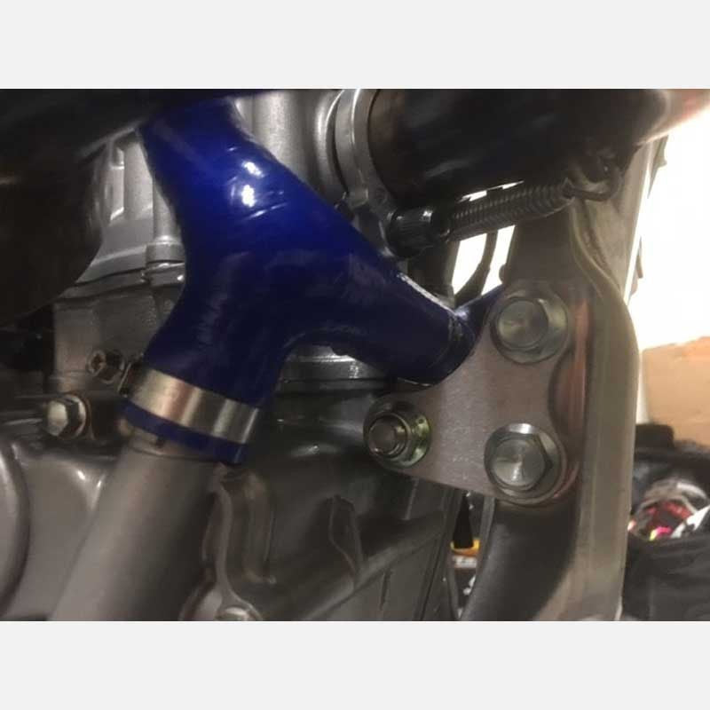 サムコスポーツ / Samco Sport Suzuki RM Z 450 2018-2021 3 ピース Y-ピース レースデザインシリコンラジエーター クーラントホースキット | SUZ-62-BU