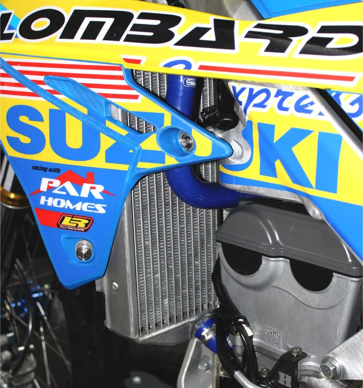 サムコスポーツ / Samco Sport Suzuki RM Z 450 2018-2021 3 ピース Y-ピース レースデザインシリコンラジエーター クーラントホースキット | SUZ-62-BU