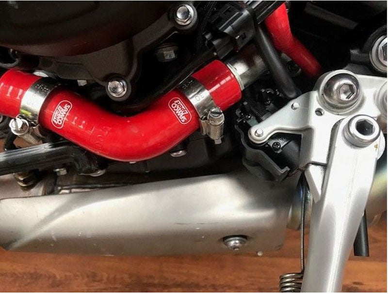 サムコスポーツ / Samco Sport Triumph Street Triple 660 2017 - 2020 7 ピース シリコンラジエーター クーラントホースキット | TRI-14-RD