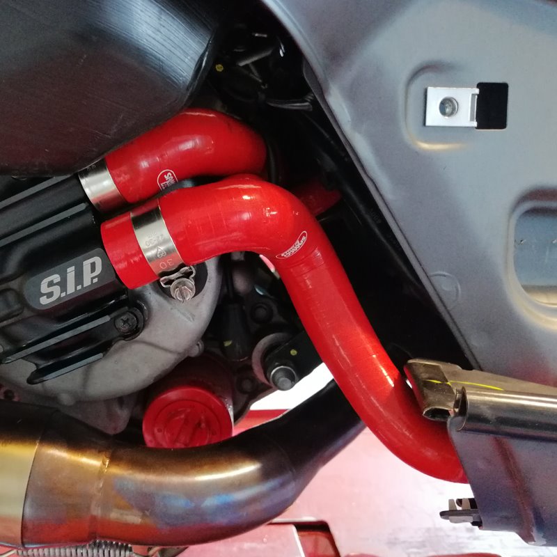 Samco Sport / サムコスポーツ シリコンラジエーターホースキット (Visual Coolant Hoses Only) Vespa GTS / GTS Super / GT 60 / GTV 250 2008 - 2018 3ピース | VES-1