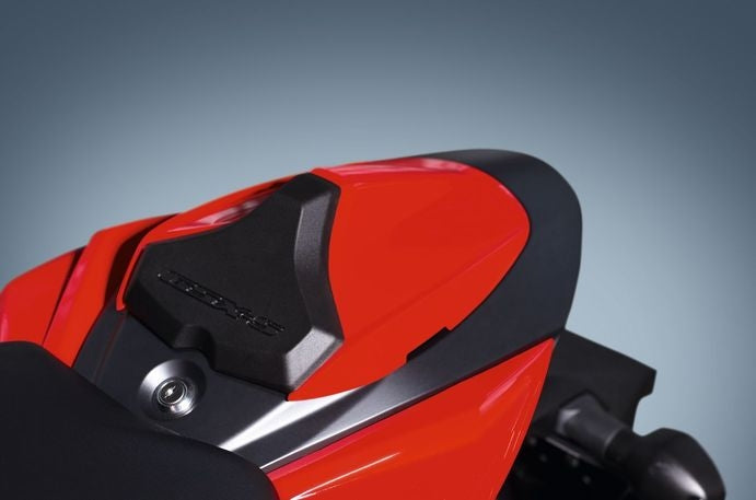Suzuki / スズキ シングルシート カバー - レッド | 45500-13810-YVZ