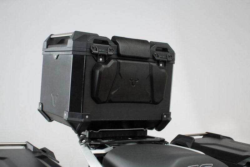 SW-MOTECH / SWモテック パッセンジャーバックレスト TRAX ADV トップケース ブラック | ALK.00.732.10200/B