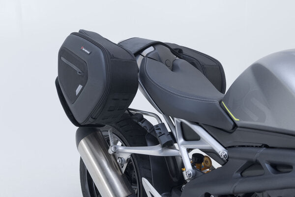 SW MOTECH / SWモテック PRO BLAZE H サドルバッグセット ブラック Triumph Speed Triple 1200 RR / RS (21-). | BC.HTA.11.740.36200