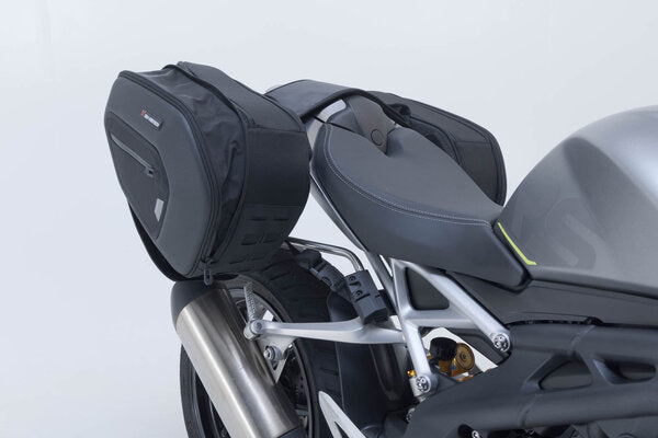 SW MOTECH / SWモテック PRO BLAZE H サドルバッグセット ブラック Triumph Speed Triple 1200 RR / RS (21-). | BC.HTA.11.740.36200