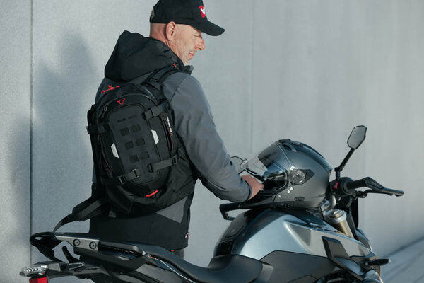 SW-MOTECH / SWモテック PRO Cosmo backpack. 16l. Black/Anthracite. | BC.RUC.00.004.30000