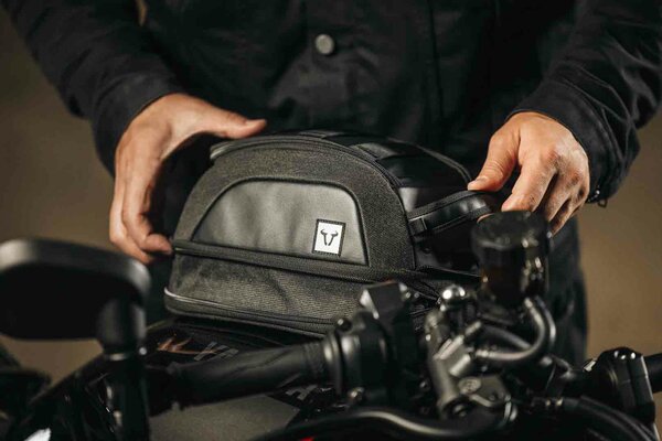 SW MOTECH / SWモテック Legend Gear （レジェンドギア） マグネティックタンクバッグ LT3. 3.5 l - 5.5 l. マグネティックファスナー | BC.TRS.00.401.20000