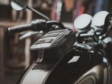 SW-MOTECH / SWモテック レジェンドギア SLA タンクストラップ Triumph ボンネビル T120/ StreetTwin/スラクストン | BC.TRS.11.667.10000