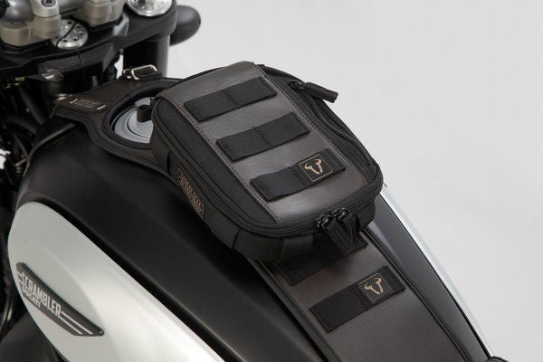 SW-MOTECH / SWモテック Legend Gear (レジェンドギア) タンクストラップセット Scrambler モデル (14) LA2 アクセサリーバッグ付 | BC.TRS.22.577.50200