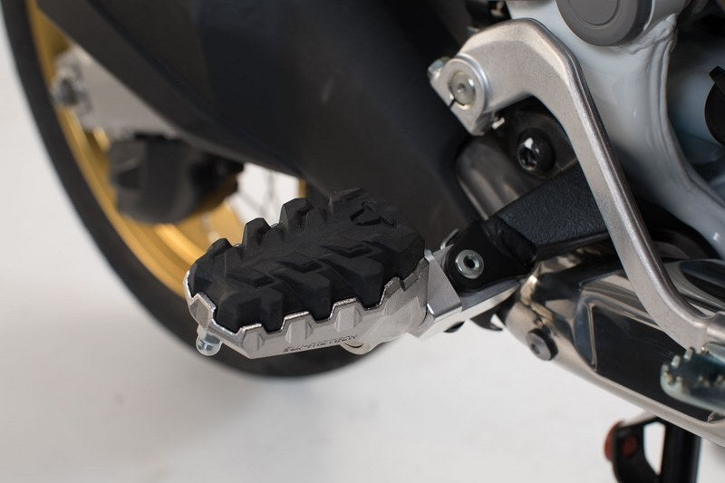 SW-MOTECH / SWモテック EVO フットレストキット HONDA CRF1000L アフリカツイン SD06 (18-18) | FRS.01.112.10500