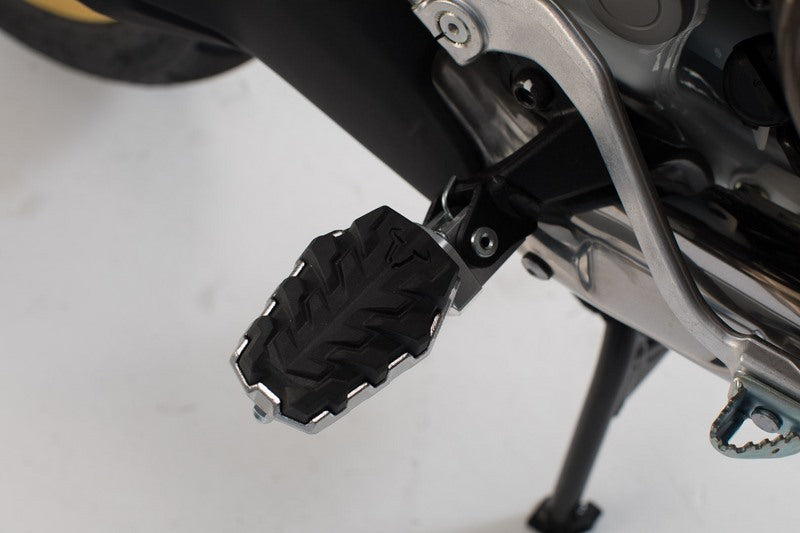 SW-MOTECH / SWモテック EVO フットレストキット HONDA CRF1000L アフリカツイン SD06 (18-18) | FRS.01.112.10500
