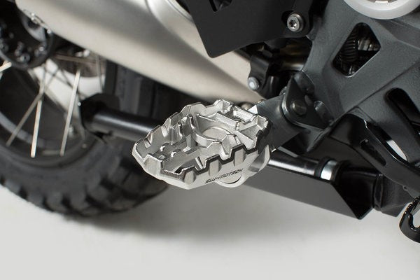 SW-MOTECH / SWモテック EVO フットレストキット Aprilia BMW Suzuki モデル | FRS.05.112.10002