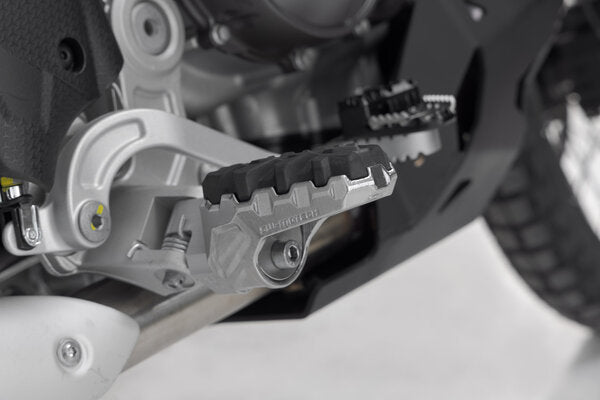 SW MOTECH / SWモテック EVO フットレストキット Yamaha Tenere テネレ 700 models (19-). | FRS.06.112.10201