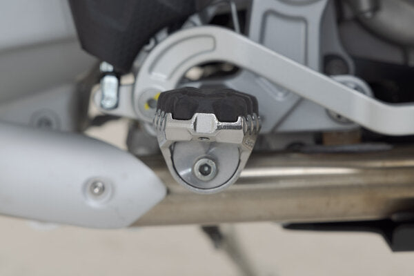 SW MOTECH / SWモテック EVO フットレストキット Aprilia Tuareg 660 (21-). | FRS.13.112.10200