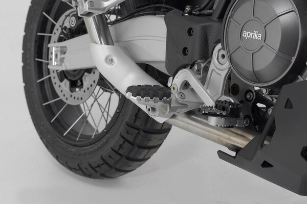 SW MOTECH / SWモテック EVO フットレストキット Aprilia Tuareg 660 (21-). | FRS.13.112.10200