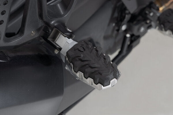 SW-MOTECH / SWモテック EVO passenger footrest kit | FRS.18.112.10100