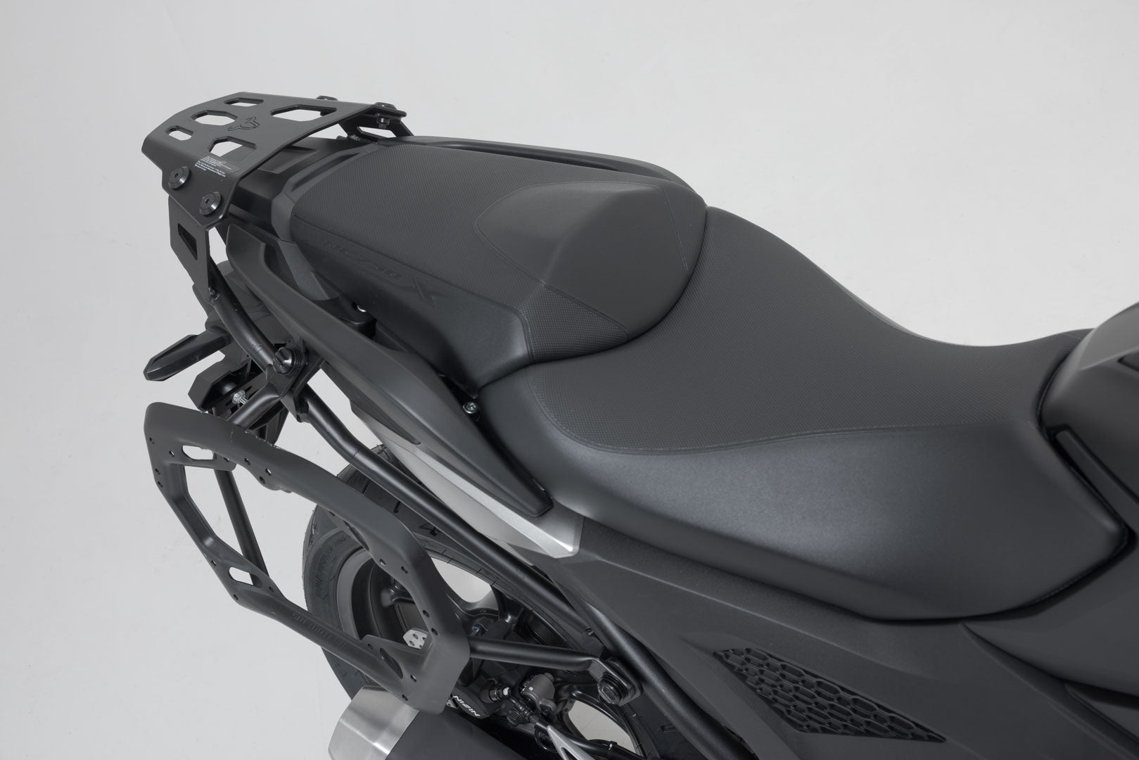 SW-MOTECH / SWモテック アドベンチャーツーリングセット DUSC（トップケース付き） ブラック。Honda NC750X/XD (20-)。 | ADV.01.841.65000/B