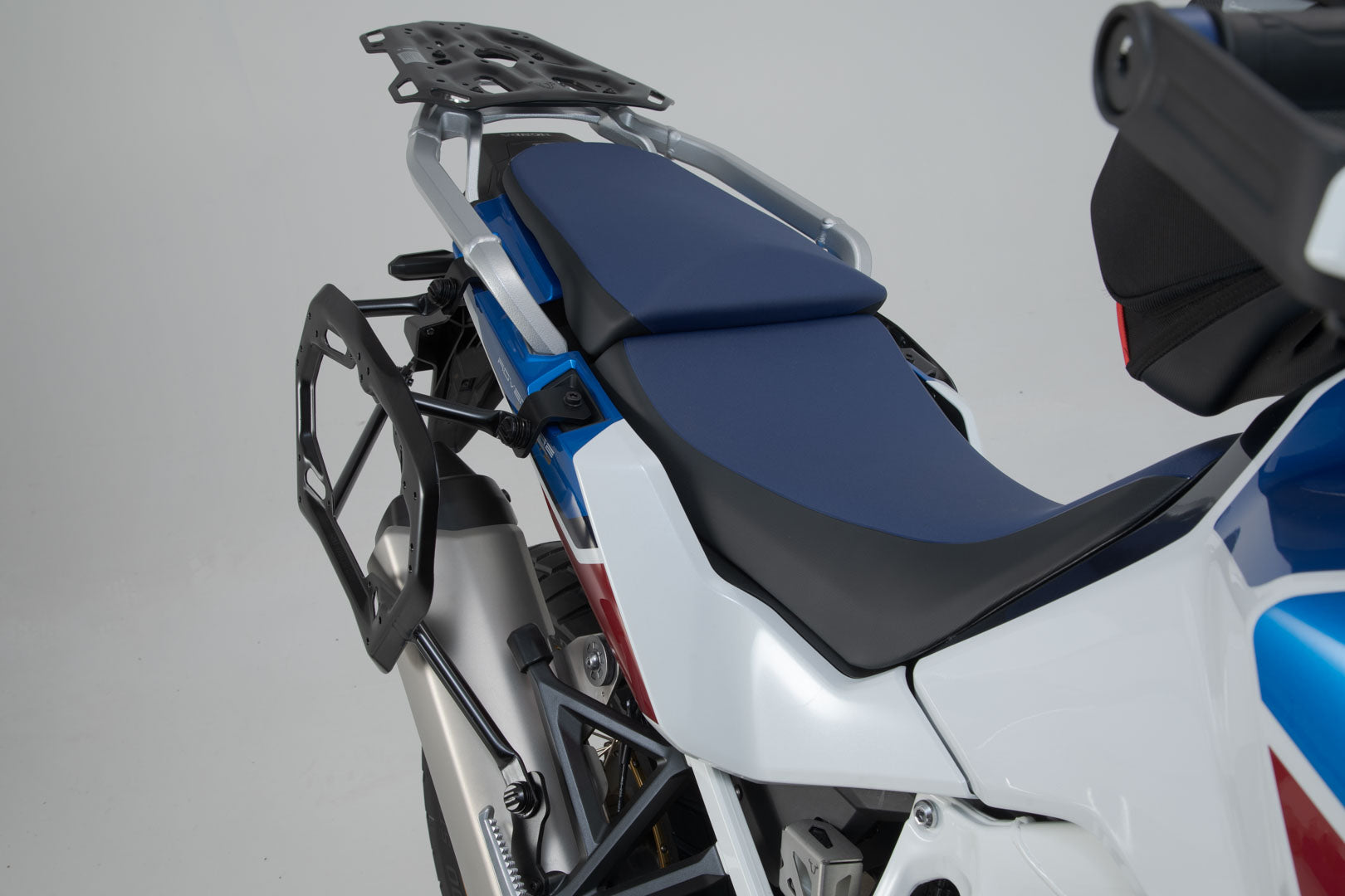 SW-MOTECH / SWモテック アドベンチャーツーリングセット DUSC（トップケース付き） ブラック。Honda CRF1100L/Adv Sp（19年～）。英国正規品。 | ADV.01.942.65000/B