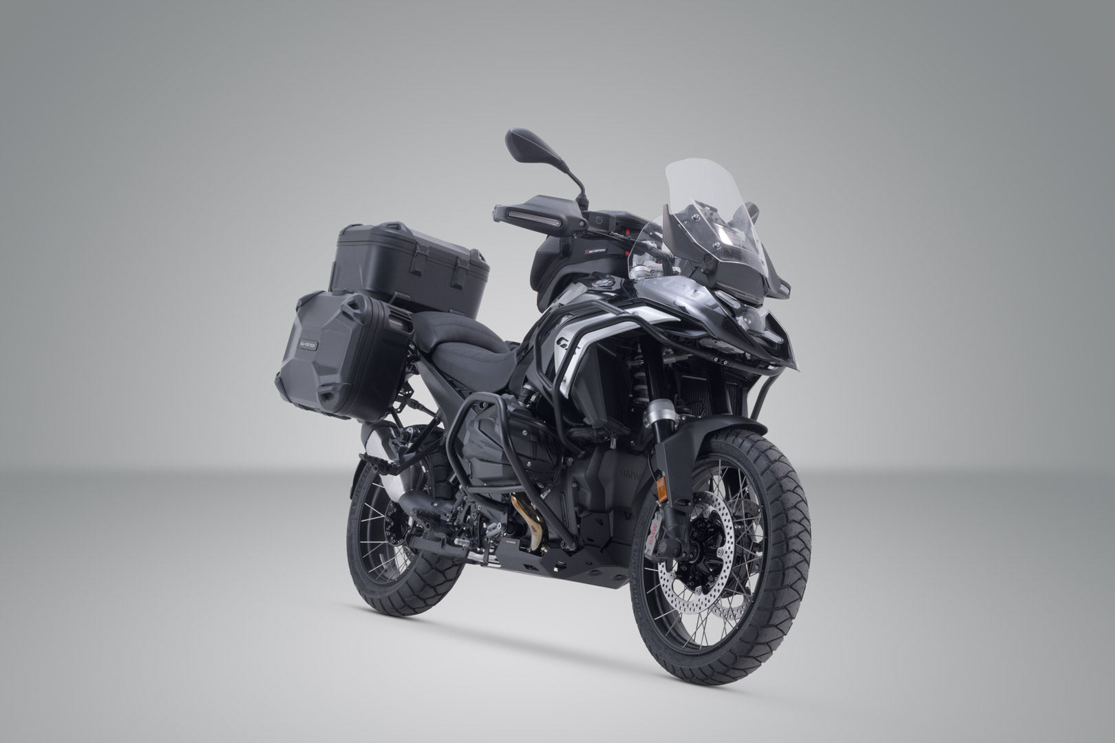 SW-MOTECH / SWモテック アドベンチャーツーリングセット DUSC（トップケース L ブラック付き）。BMW R 1300 GS (23-)。BMW トップケースホルダー。 | ADV.07.975.65100/B