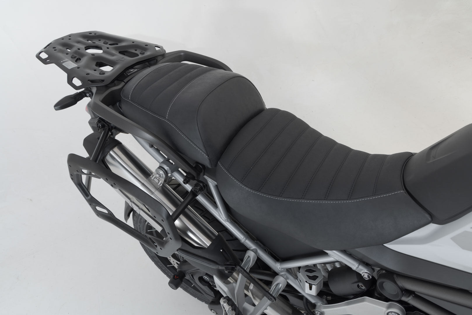 SW-MOTECH / SWモテック トップケース付きアドベンチャーツーリングセット DUSC（ブラック）。Tiger 1200 Rally Pro/GT/GT PRO用。 | ADV.11.905.65000/B