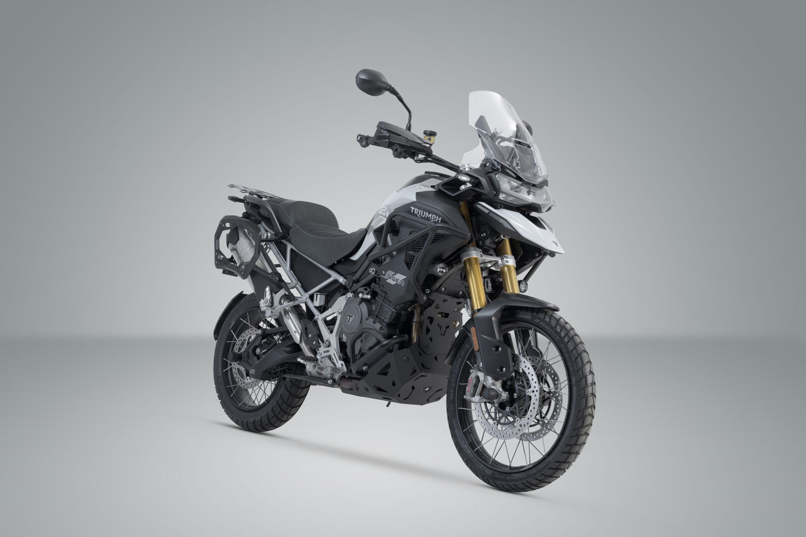 SW-MOTECH / SWモテック トップケース付きアドベンチャーツーリングセット DUSC（ブラック）。Tiger 1200 Rally/GT Explorer。 | ADV.11.905.65100/B