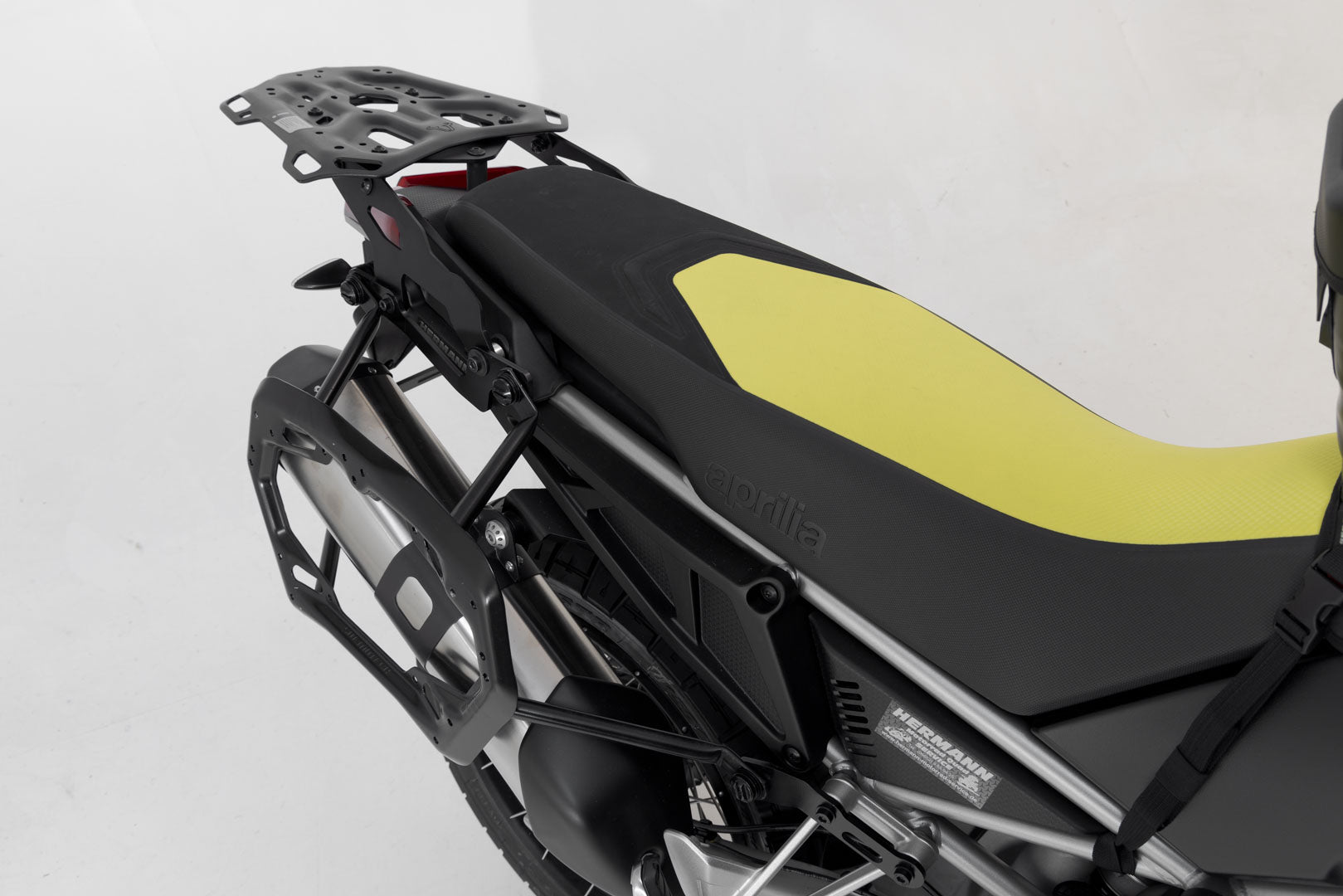 SW-MOTECH / SWモテック アドベンチャーツーリングセット DUSC（トップケース付き） ブラック。Aprilia・トゥアレグ 660 (21-) / ラリー (24-)。 | ADV.13.849.65000/B