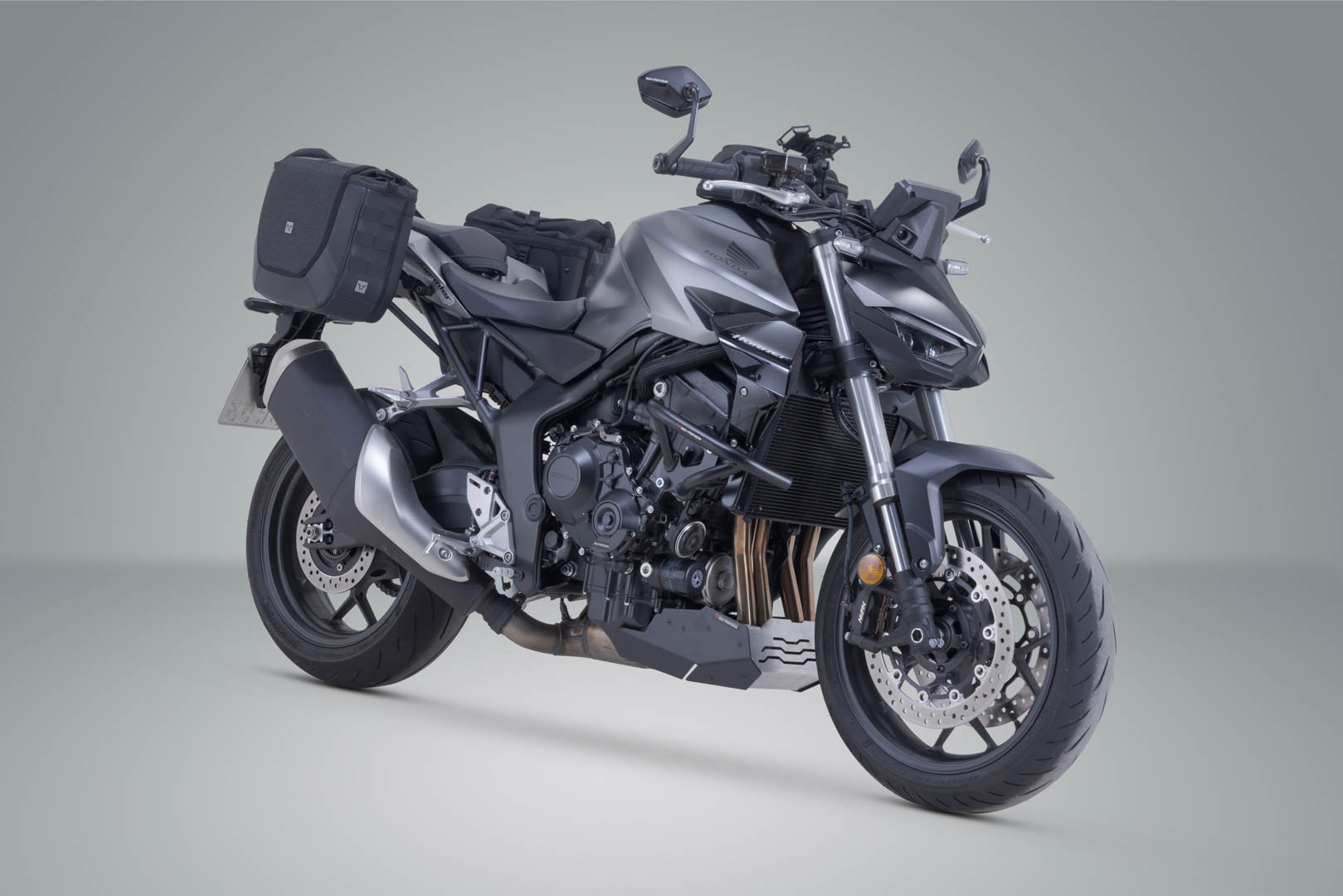 SW-MOTECH / SWモテック Legend Gear サイドバッグシステム V-LOC 16/11 リットル。 Honda CB1000 ホーネット (24-)。 | BC.HTA.01.211.22000