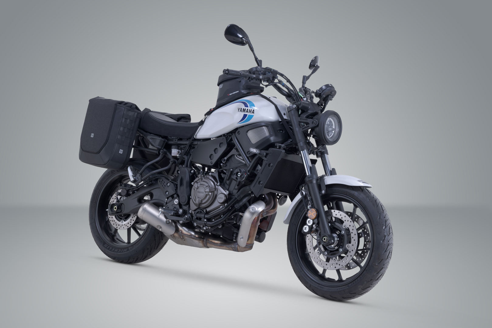 SW-MOTECH / SWモテック Legend Gear サイドバッグシステム V-LOC 16/16 リットル。Yamaha XSR700 (15-) / XSR700 XT (19-)。 | BC.HTA.06.642.22000