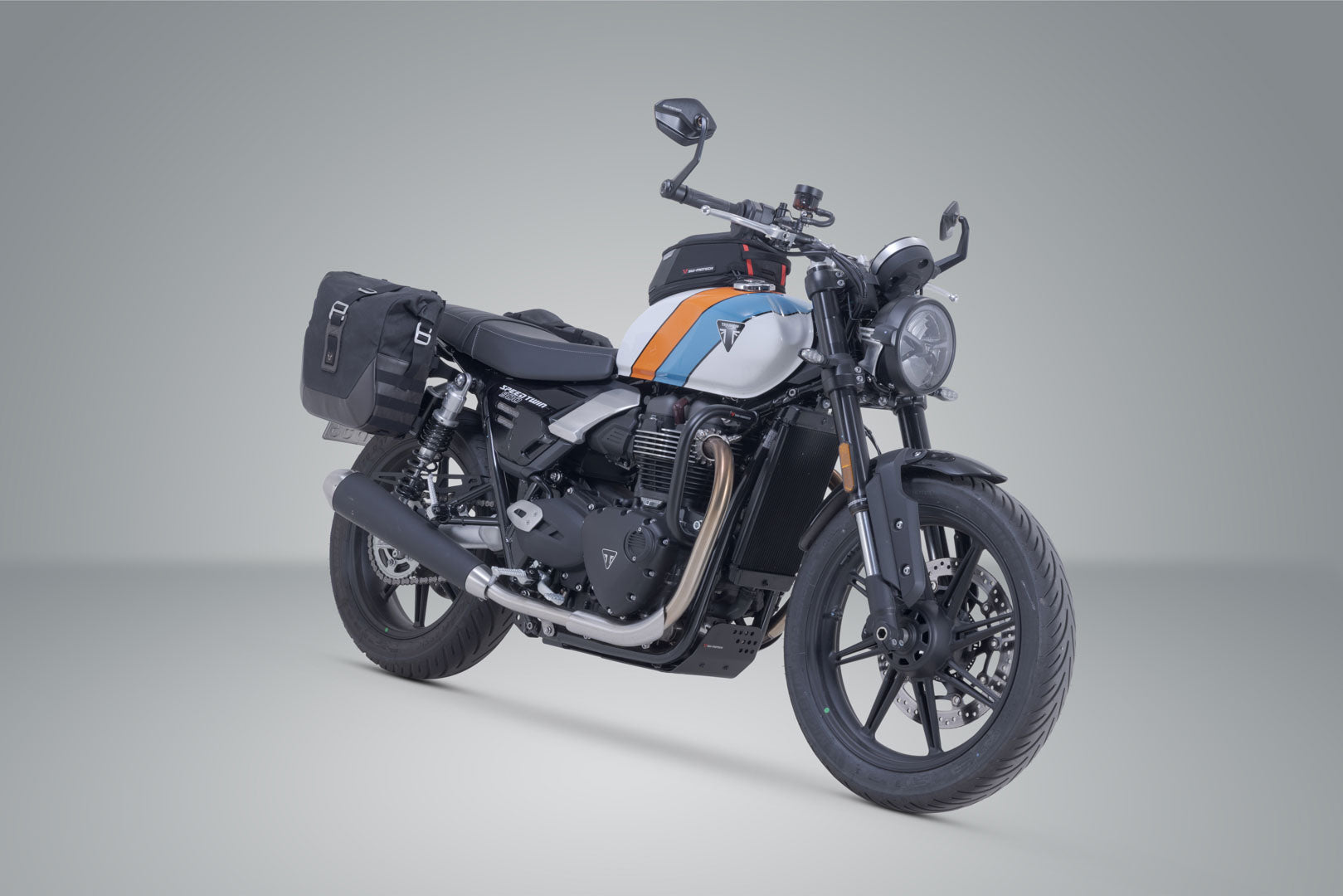SW-MOTECH / SWモテック Legend Gear サイドバッグシステム LC Triumph Speed Twin 900 (24-)。 | BC.HTA.11.667.20800