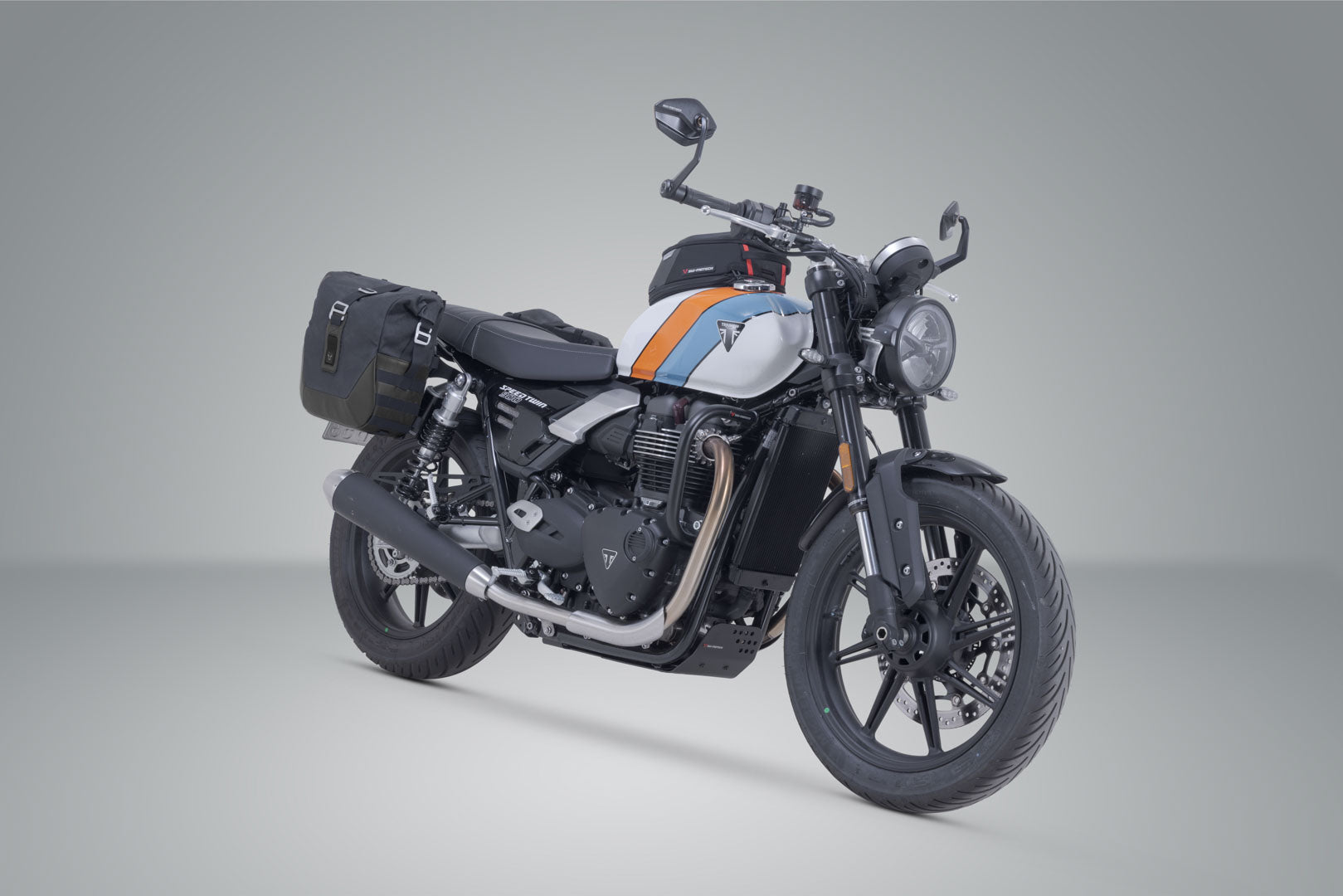 SW-MOTECH / SWモテック Legend Gear サイドバッグシステム LC ブラックエディション Triumph Speed Twin 900 (24-)。 | BC.HTA.11.667.20900