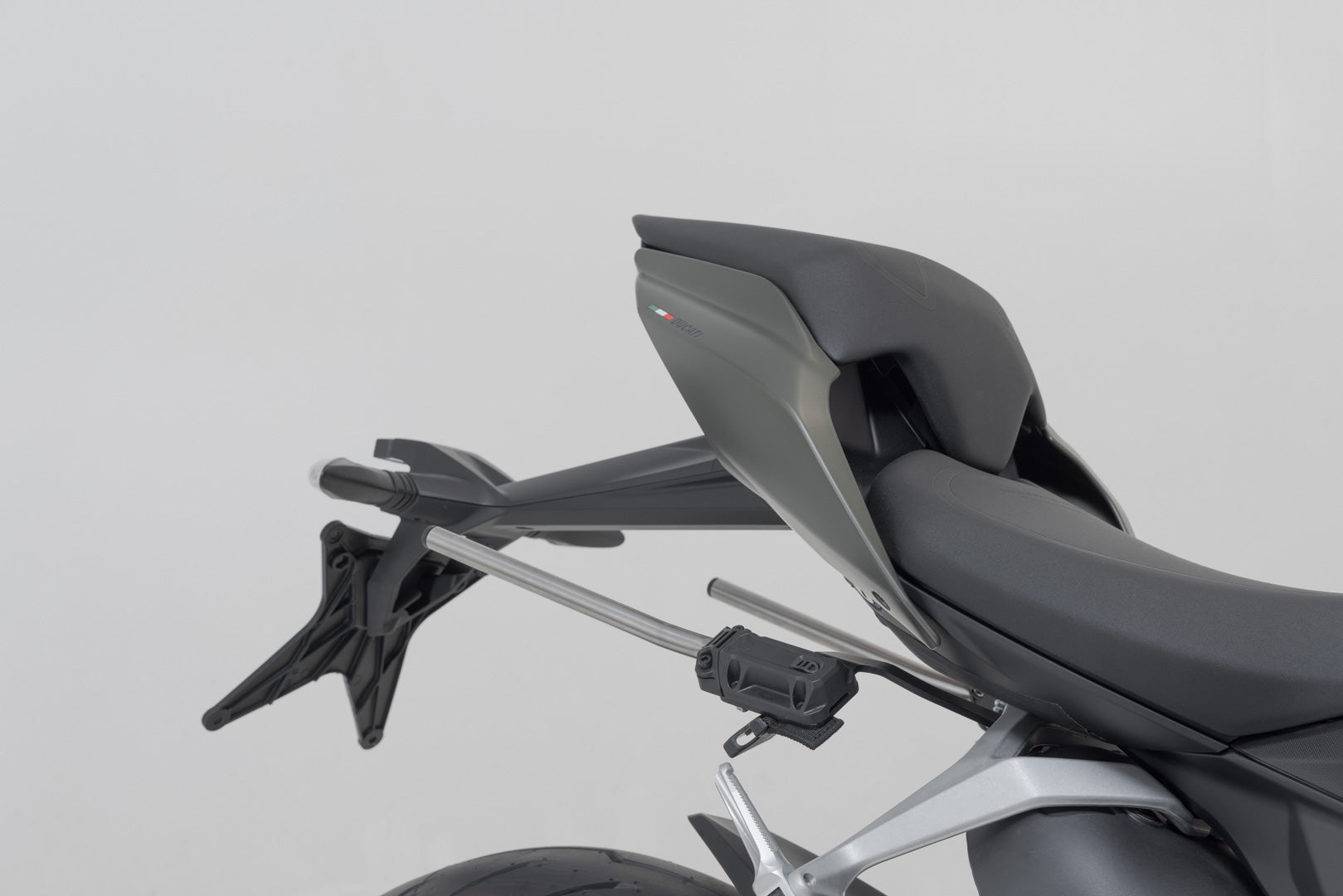 SW-MOTECH / SWモテック PRO Blaze H サドルバッグセット ブラック。Ducati・ストリートファイター V2 (21-)。 | BC.HTA.22.740.30901