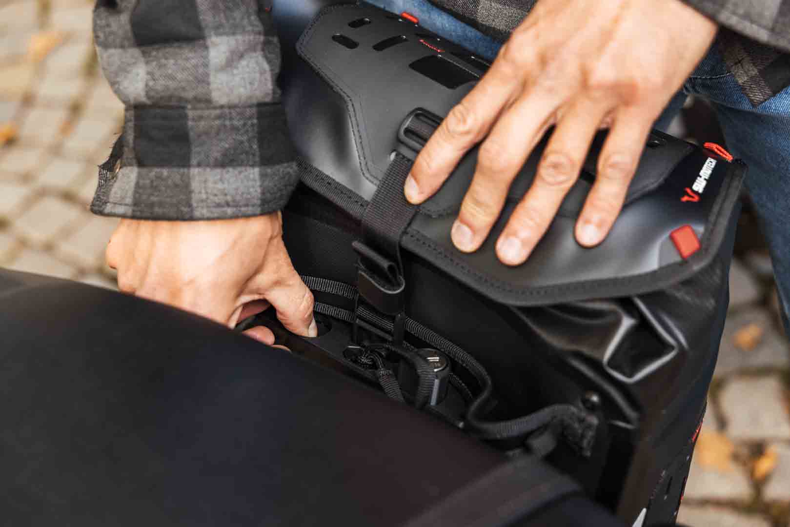 SW-MOTECH / SWモテック サイドバッグ WP 11L 防水仕様。V-LOC用。 | BC.SYS.00.007.10000
