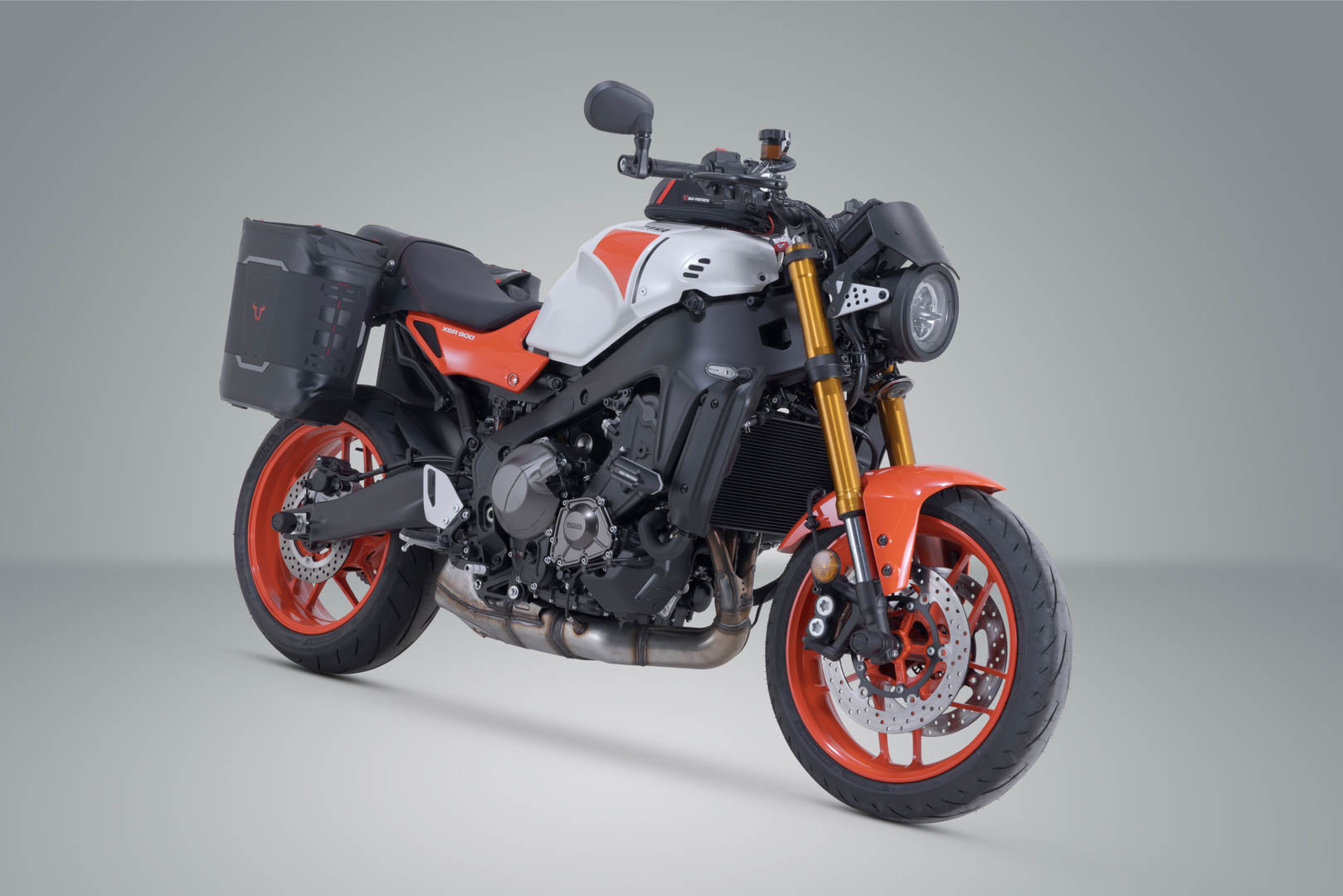 SW-MOTECH / SWモテック サイドバッグ WP-System V-LOC 16/16 リットル。Yamaha XSR900 (21-)、XSR900 GP (23-)。 | BC.SYS.06.932.32000