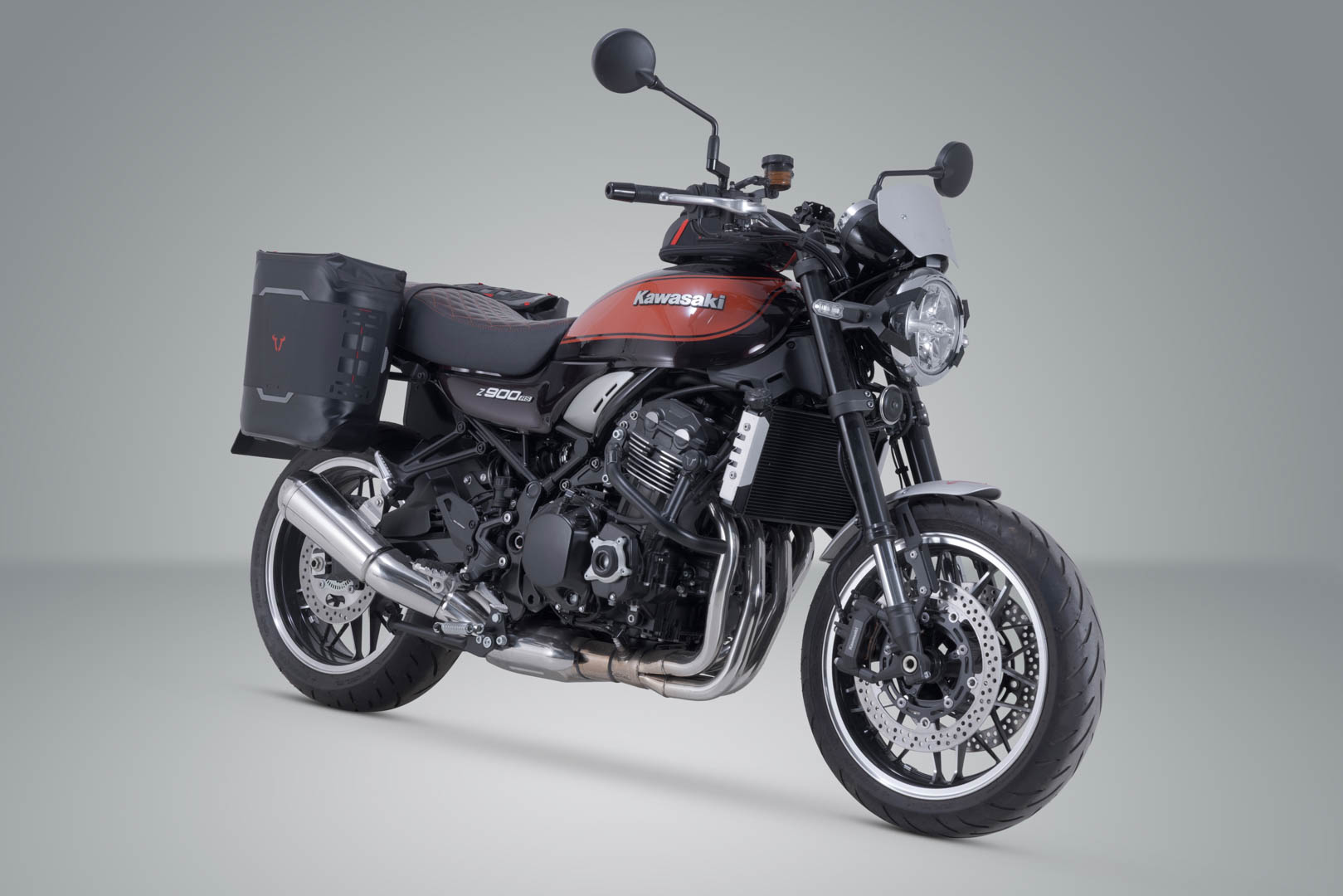SW-MOTECH / SWモテック サイドバッグ WP-System V-LOC 16/11 リットル。 Kawasaki Z900RS/Cafe/SE (17-)、50周年記念モデル | BC.SYS.08.891.32000